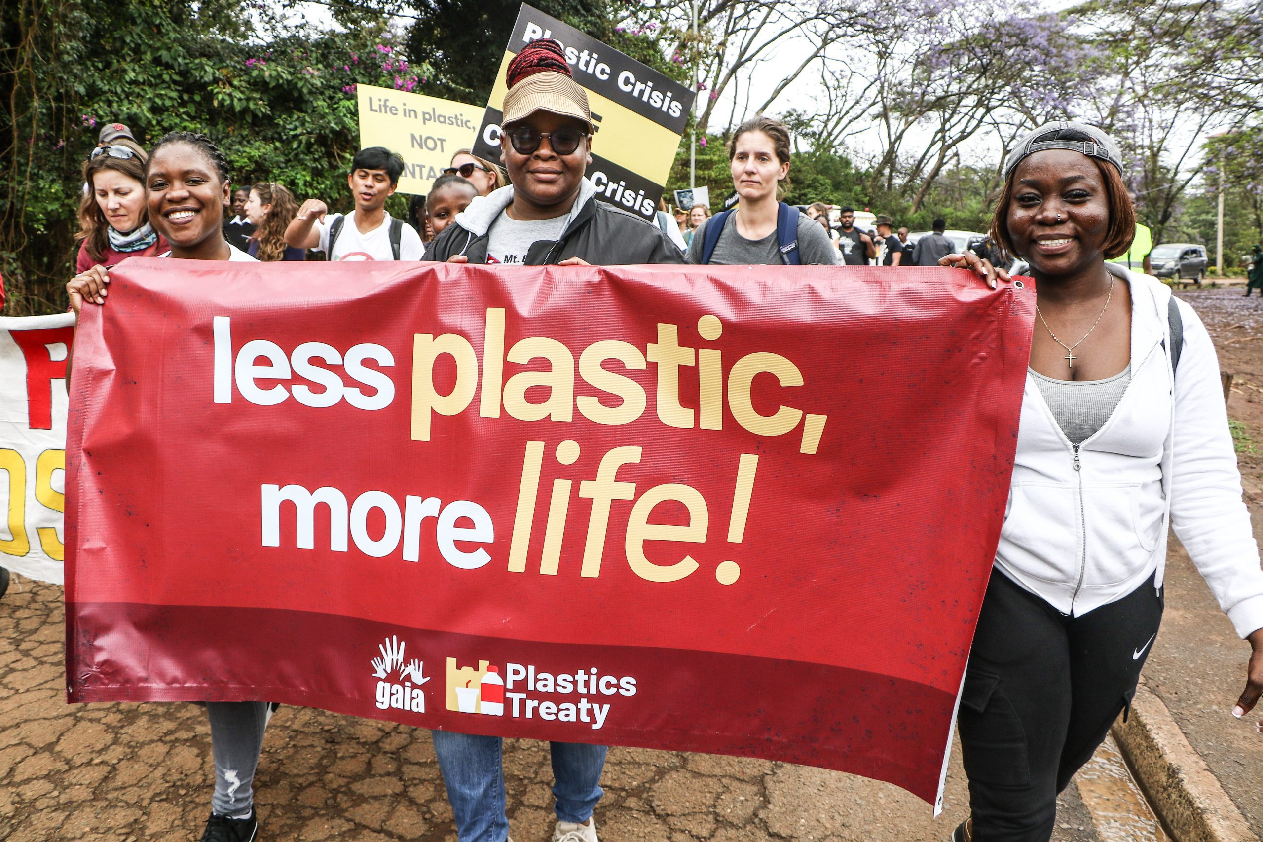 Banner: Less plastic, more life Plastics Treaty